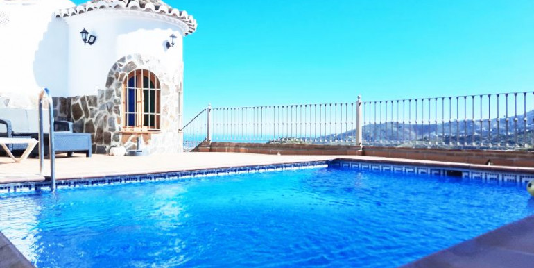 BONITO CHALET CON VISTAS AL MAR