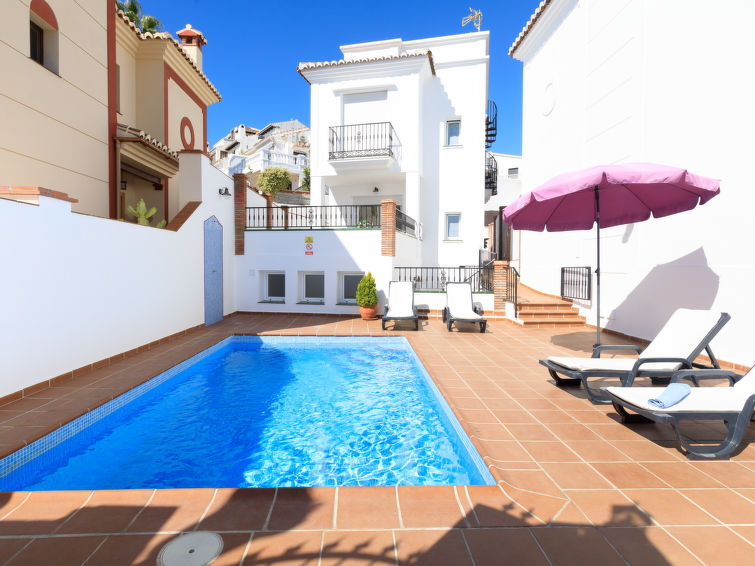 TOWNHOUSE WITH PRIVATE POOL