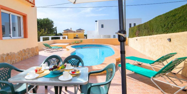 VILLA 4 DORMITORIOS EN CALPE