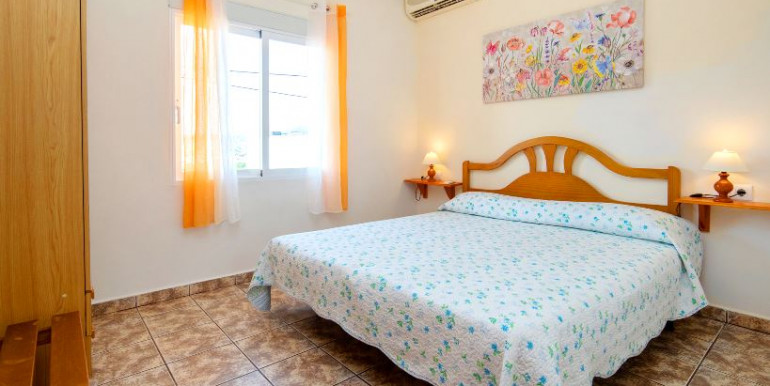 VILLA 4 DORMITORIOS EN CALPE