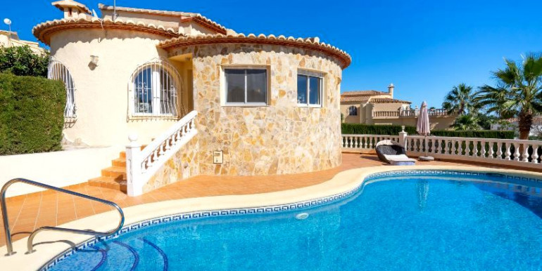 IN MORAIRA WITH SEA VIEWS