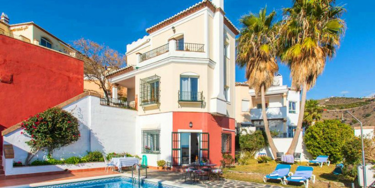 IN TORROX 500m FROM THE SEA