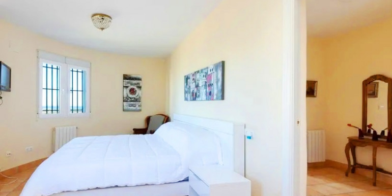 SPACIOUS VILLA IN PEGO