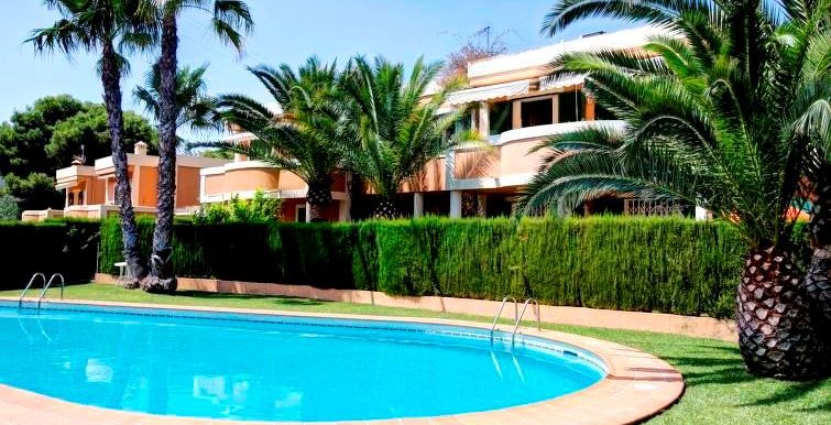 NICE TOWNHOUSE IN DÉNIA