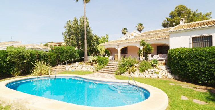 IN JÁVEA BRIGHT VILLA