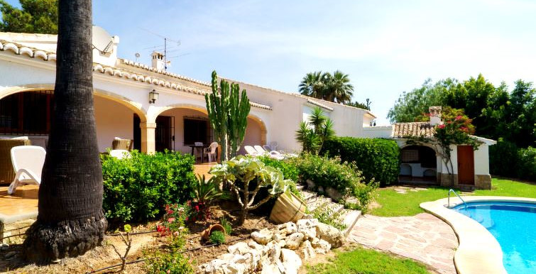 IN JÁVEA BRIGHT VILLA