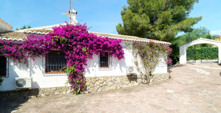 IN JÁVEA BRIGHT VILLA