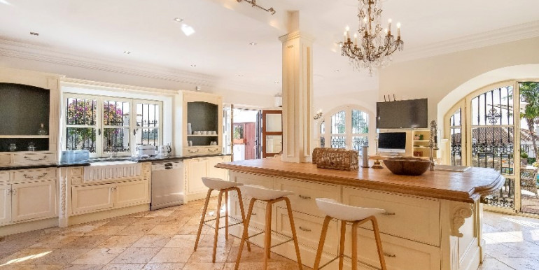 FANTASTIC VILLA IN MARBELLA