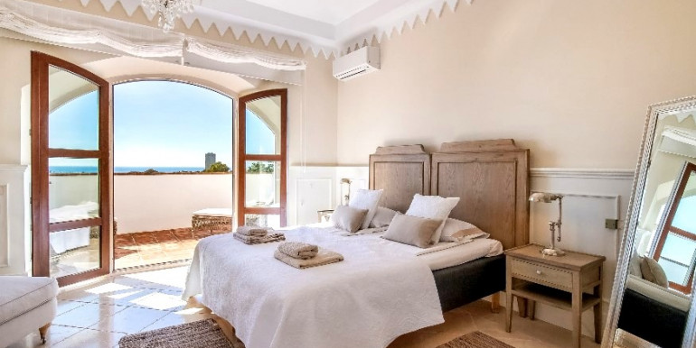 FANTASTIC VILLA IN MARBELLA