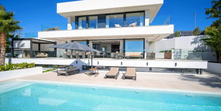 TOWNHOUSE FOR SALE IN MARBELLA