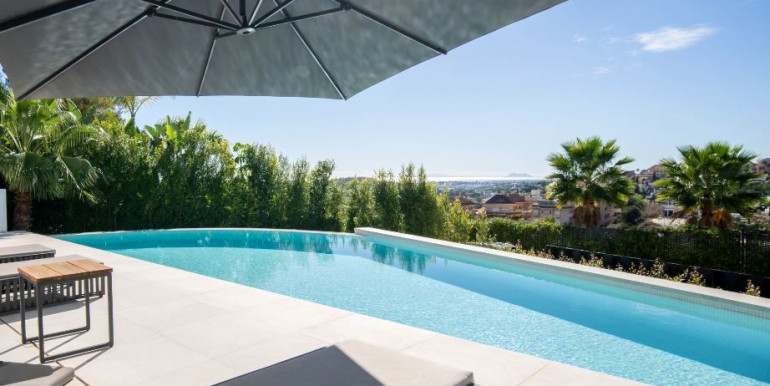 TOWNHOUSE FOR SALE IN MARBELLA