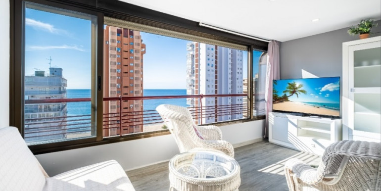 IN BENIDORM 50m FROM THE SEA