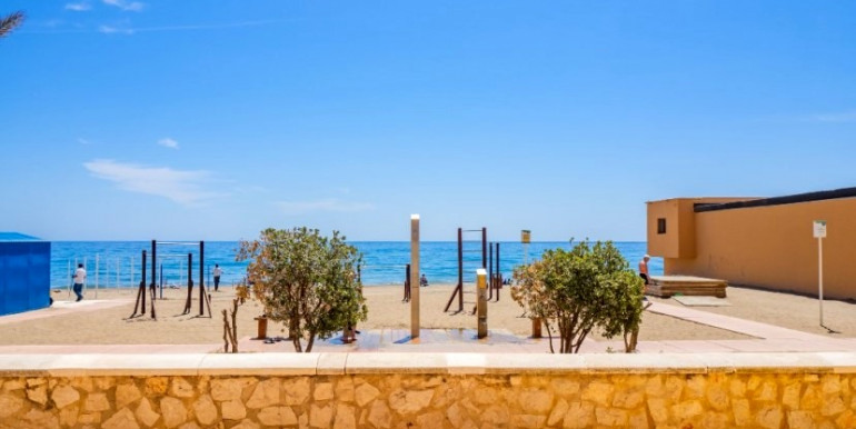 EN FUENGIROLA A 60m DEL MAR