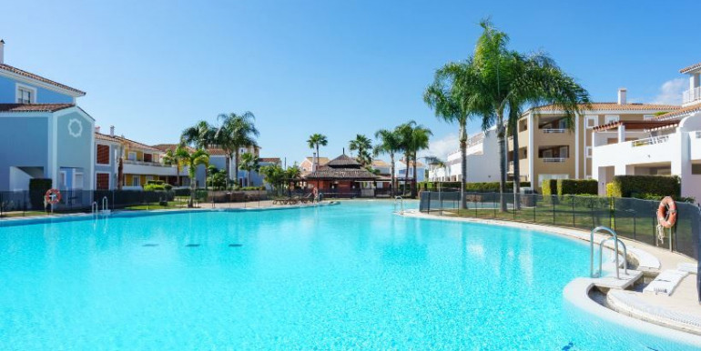 CONFORTABLE PISO EN ESTEPONA