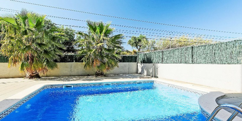 IN CAMBRILS 100m FROM THE SEA