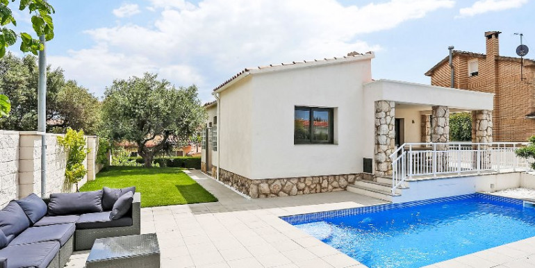 CAMBRILS 300m FROM THE SEA