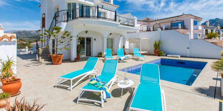 COMFORTABLE VILLA IN NERJA