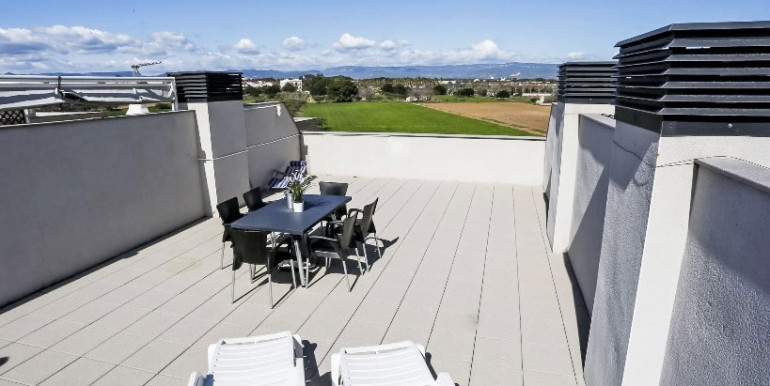 IN CAMBRILS 100m FROM THE SEA