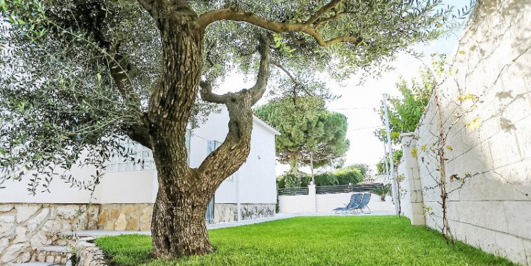 CAMBRILS 300m FROM THE SEA