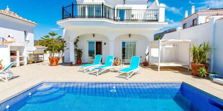 COMFORTABLE VILLA IN NERJA