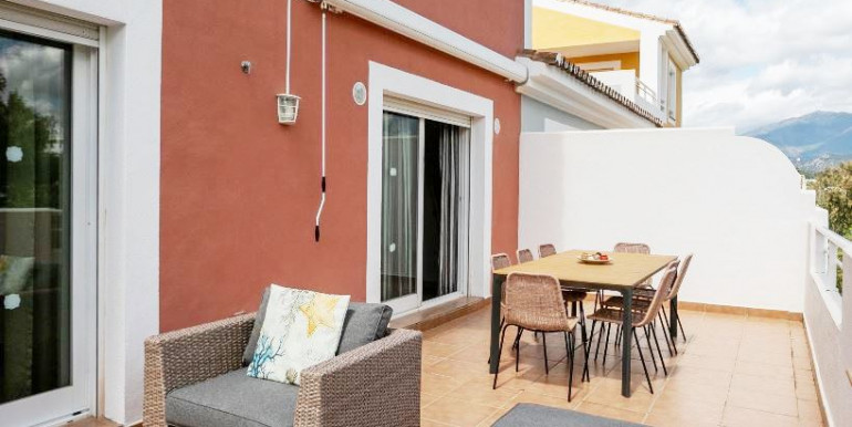 CONFORTABLE PISO EN ESTEPONA