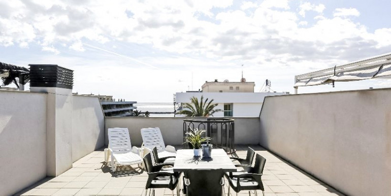 IN CAMBRILS 100m FROM THE SEA