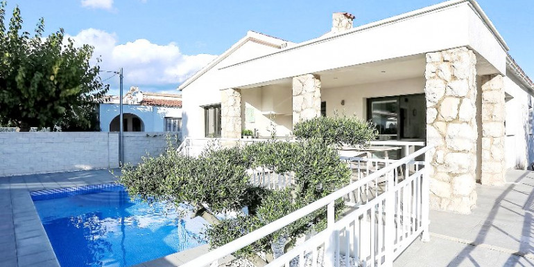 CAMBRILS 300m FROM THE SEA