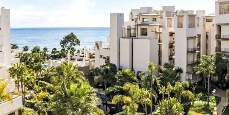IN ESTEPONA 150m FROM THE SEA