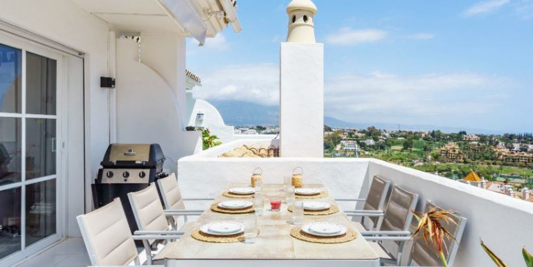 NICE DUPLEX IN ESTEPONA
