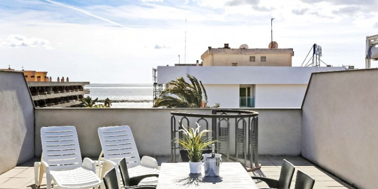 IN CAMBRILS 100m FROM THE SEA