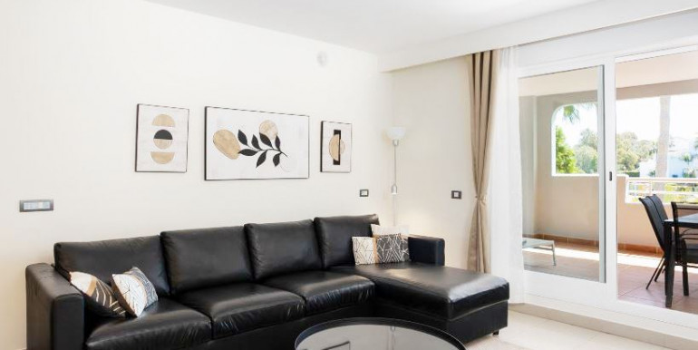 ACOGEDOR PISO EN ESTEPONA