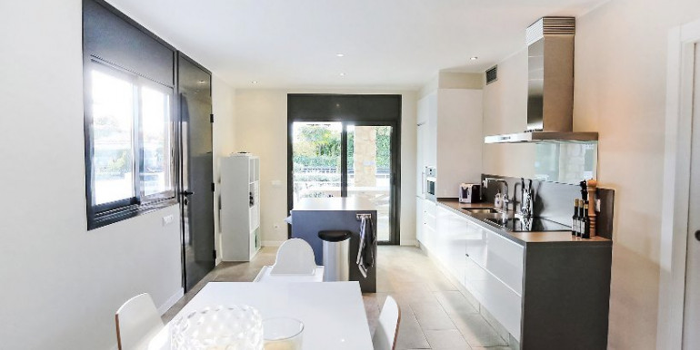 CAMBRILS 300m FROM THE SEA
