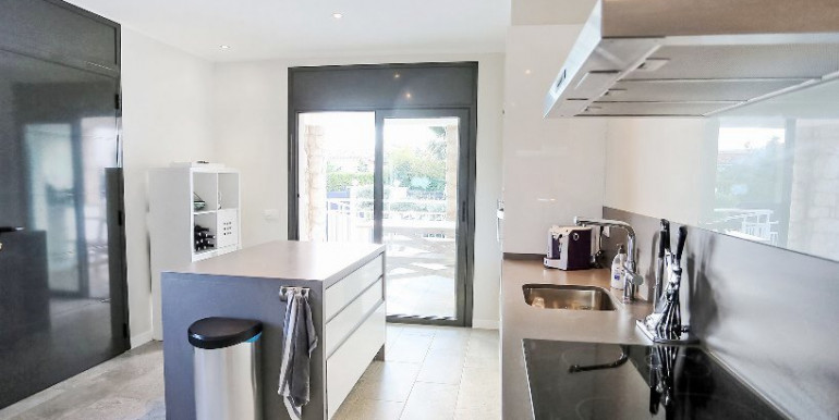 CAMBRILS 300m FROM THE SEA