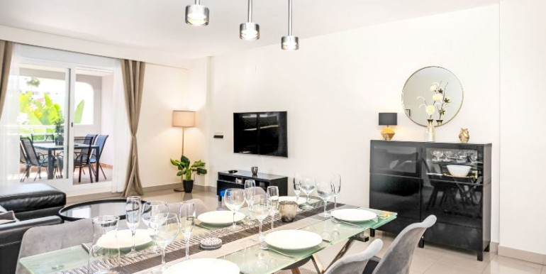 ACOGEDOR PISO EN ESTEPONA