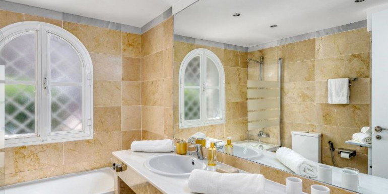 NICE DUPLEX IN ESTEPONA