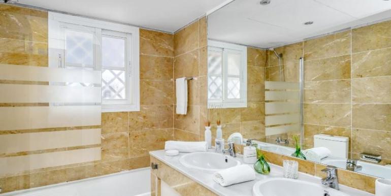NICE DUPLEX IN ESTEPONA