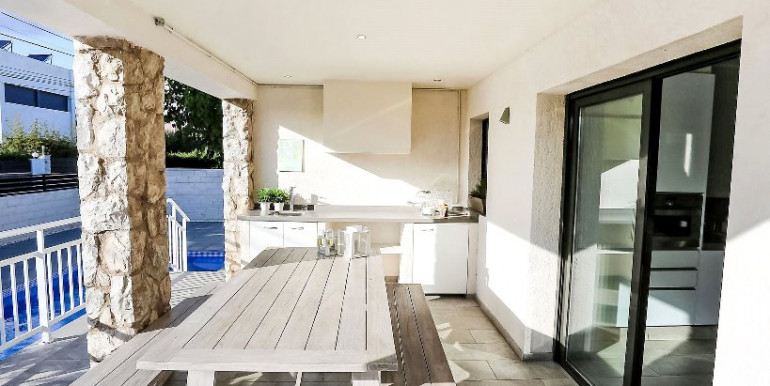 CAMBRILS 300m FROM THE SEA
