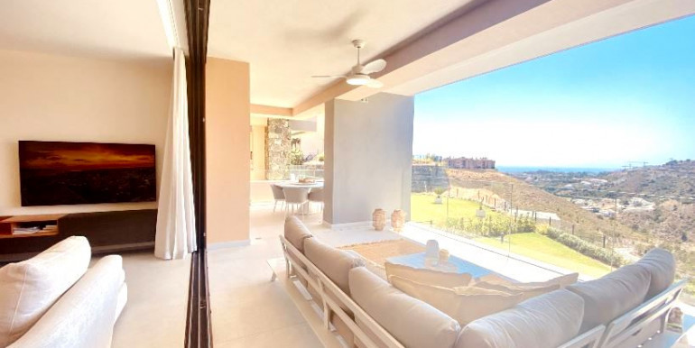 LUXURY APARTMENT IN BENAHAVÍS