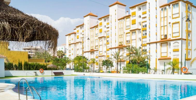 IN ESTEPONA 500m FROM THE SEA