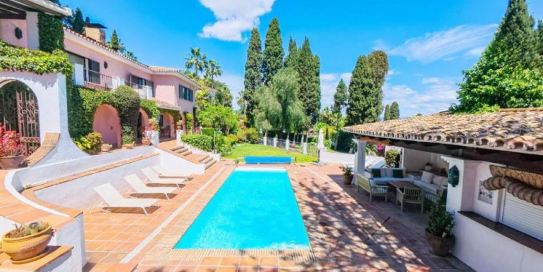 SPACIOUS VILLA IN TORREMOLINOS