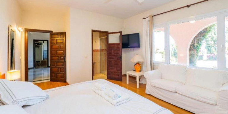 SPACIOUS VILLA IN TORREMOLINOS