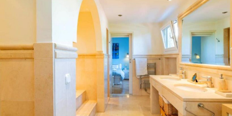 SPACIOUS VILLA IN TORREMOLINOS
