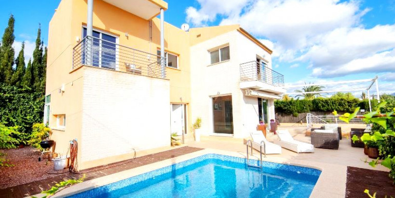 VILLA FAMILIAR EN ALBIR