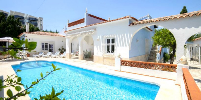 IN ALBIR 800m FROM THE SEA