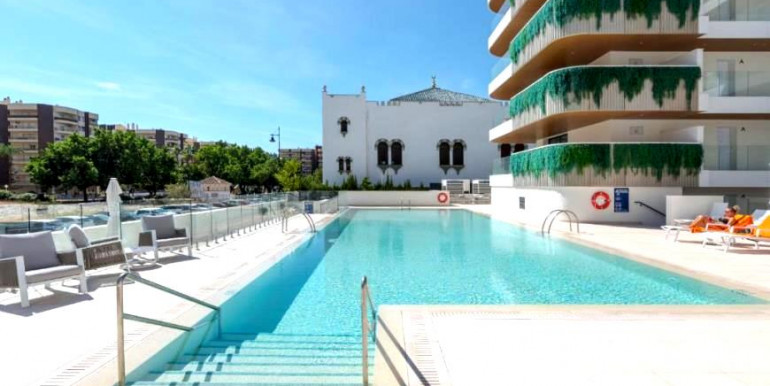 LUJOSO APARTAMENTO FUENGIROLA
