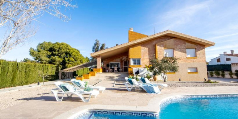 IN DELTEBRE 200m FROM THE SEA IN DELTEBRE 200m FROM THE SEA