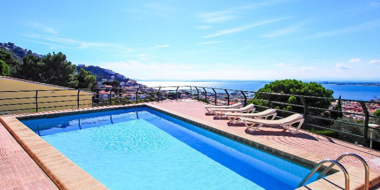 EN ROSES CON VISTAS AL MAR EN ROSES CON VISTAS AL MAR