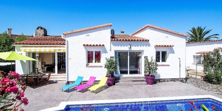 EMPURIABRAVA 1km FROM THE SEA EMPURIABRAVA 1km FROM THE SEA