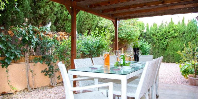 VILLA FAMILIAR EN ALBIR
