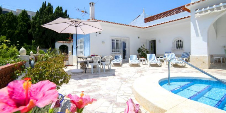 IN ALBIR 800m FROM THE SEA